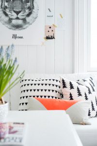 Black and White accents- Spring Trends