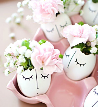 Save eggshells to use as flower vases for Easter table decorating. Image via Pinterest.