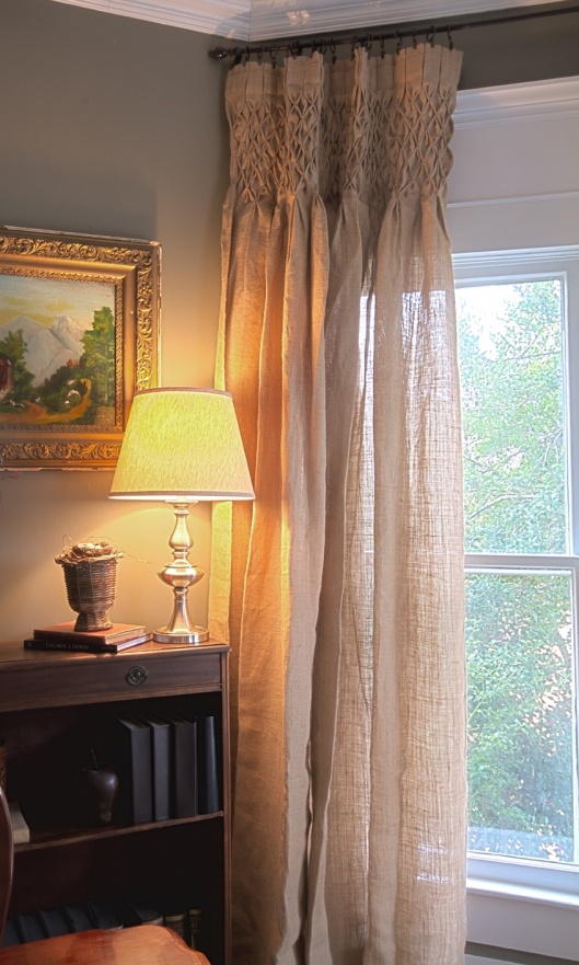 Creating a cozy home, tips for fall, 6 tips, lamplight, warm lighting