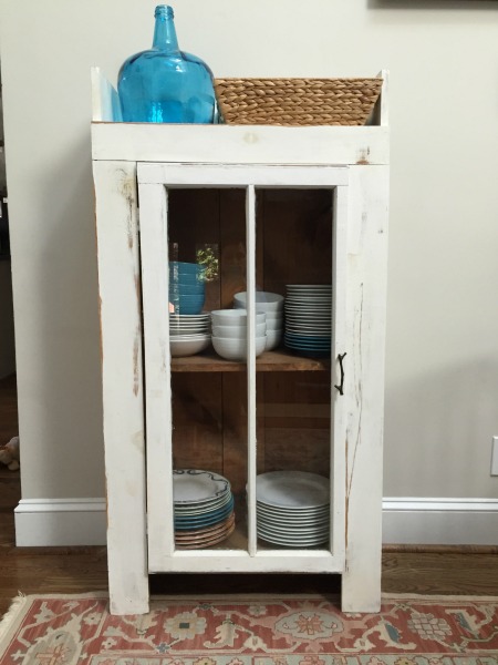 aqua jug on cabinet in breakfast room - Decorating with Aqua - Mohawk Homescapes